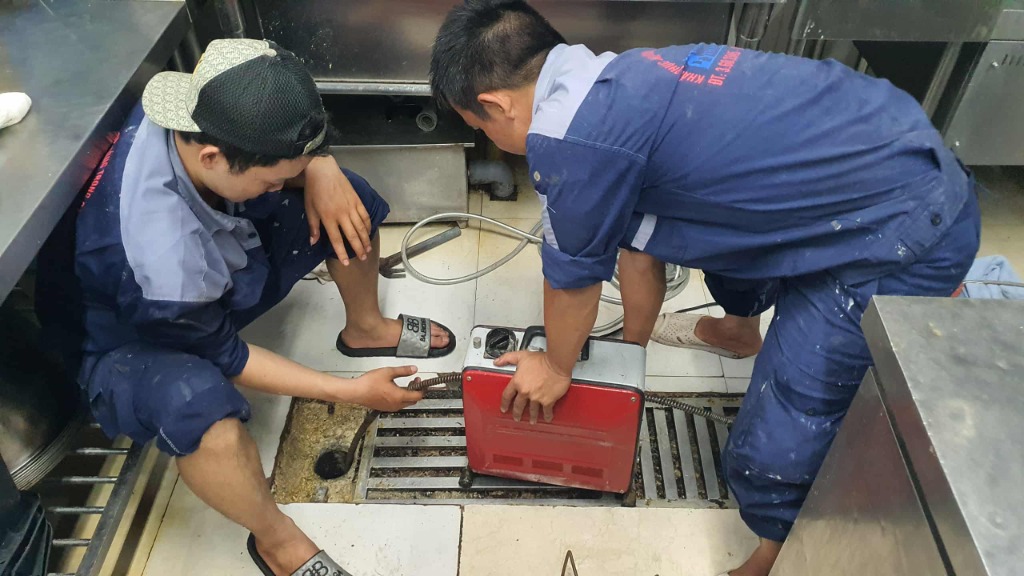 Thi công thông cống bằng máy lò xo tại Đà Nẵng